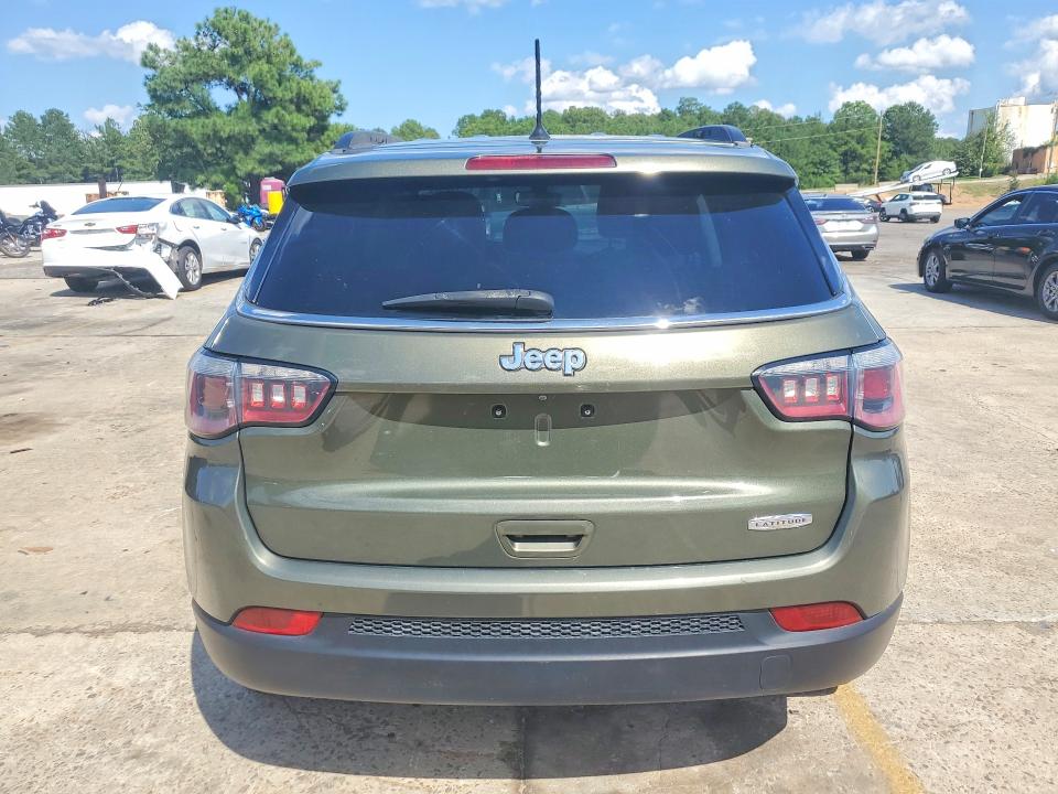65716466 :رقم المزاد ، 3C4NJCBBXJT227428 vin ، 2018 Jeep Compass مزاد بيع