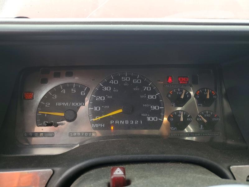64989056 :رقم المزاد ، 1GNEK13R7WJ338778 vin ، 1998 Chevrolet Tahoe مزاد بيع