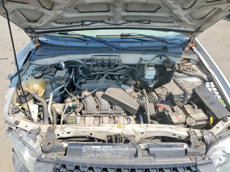 64824186 :رقم المزاد ، 1FMYU93125KD74746 vin ، 2005 Ford Escape مزاد بيع