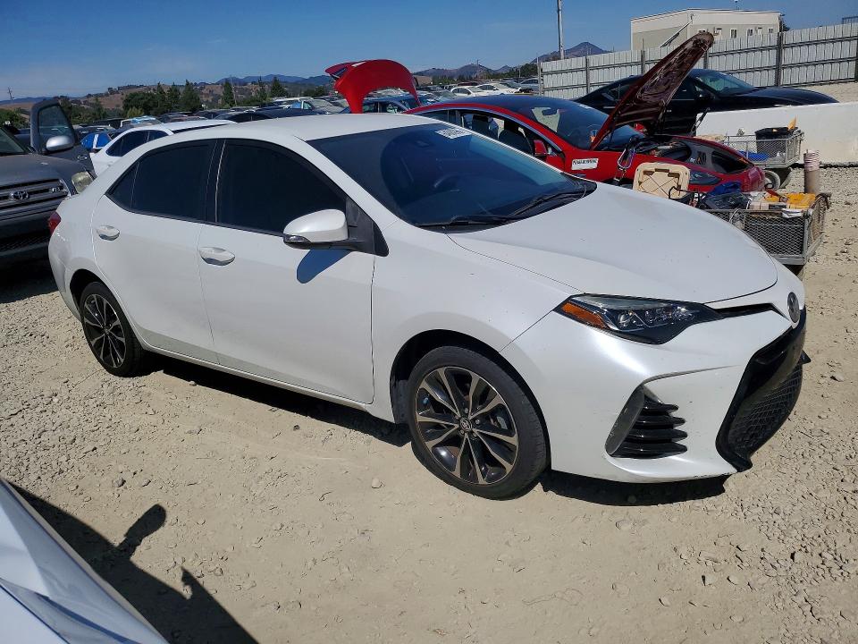 64080986 :رقم المزاد ، 5YFBURHE9JP770478 vin ، 2018 Toyota Corolla مزاد بيع