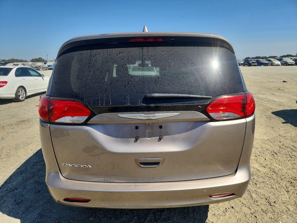 64061476 :رقم المزاد ، 2C4RC1DG1HR587578 vin ، 2017 Chrysler Pacifica مزاد بيع