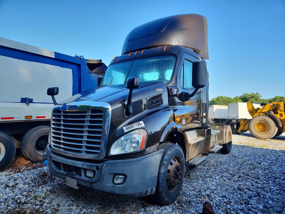 66001196 :رقم المزاد ، 1FUBGBDV2HLHH2362 vin ، 2017 Freightliner Cascadia 113 مزاد بيع