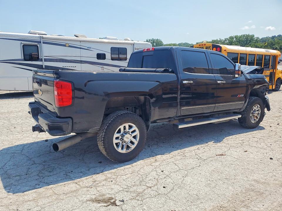 64754646 :رقم المزاد ، 1GC4K0EY0JF152935 vin ، 2018 Chevrolet Silverado مزاد بيع