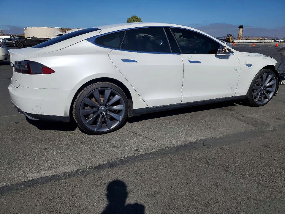 63859626 :رقم المزاد ، 5YJSA1H17EFP28237 vin ، 2014 Tesla Model S مزاد بيع