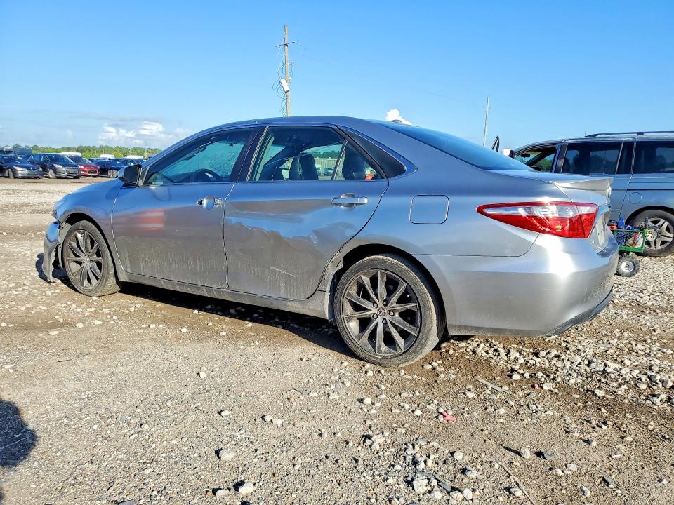 64401156 :رقم المزاد ، 4T1BF1FK0FU114888 vin ، 2015 Toyota Camry مزاد بيع
