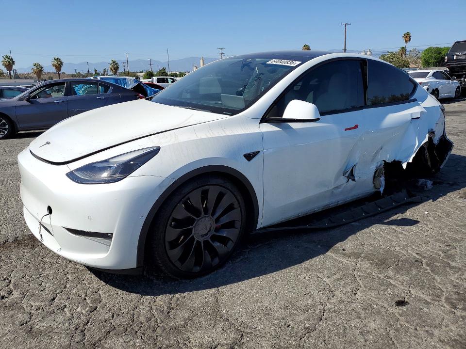 64040836 :رقم المزاد ، 7SAYGDEF3NF537251 vin ، 2022 Tesla Model Y مزاد بيع