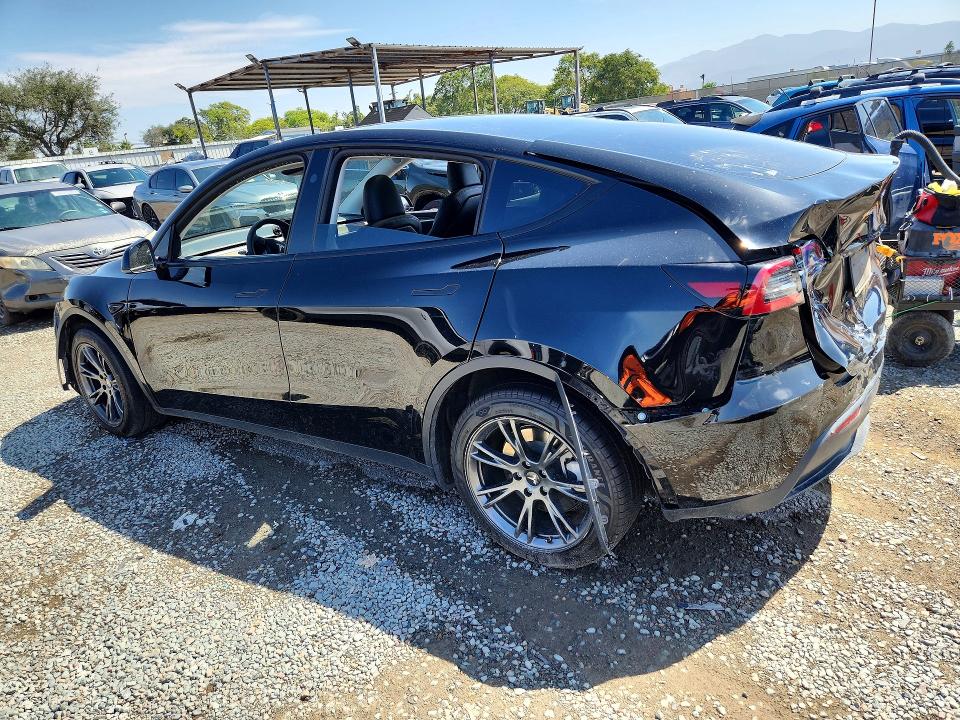 2024 Tesla Model Y მანქანა იყიდება აუქციონზე, vin: 7SAYGDED1RF097695, აუქციონის ნომერი: 64232116
