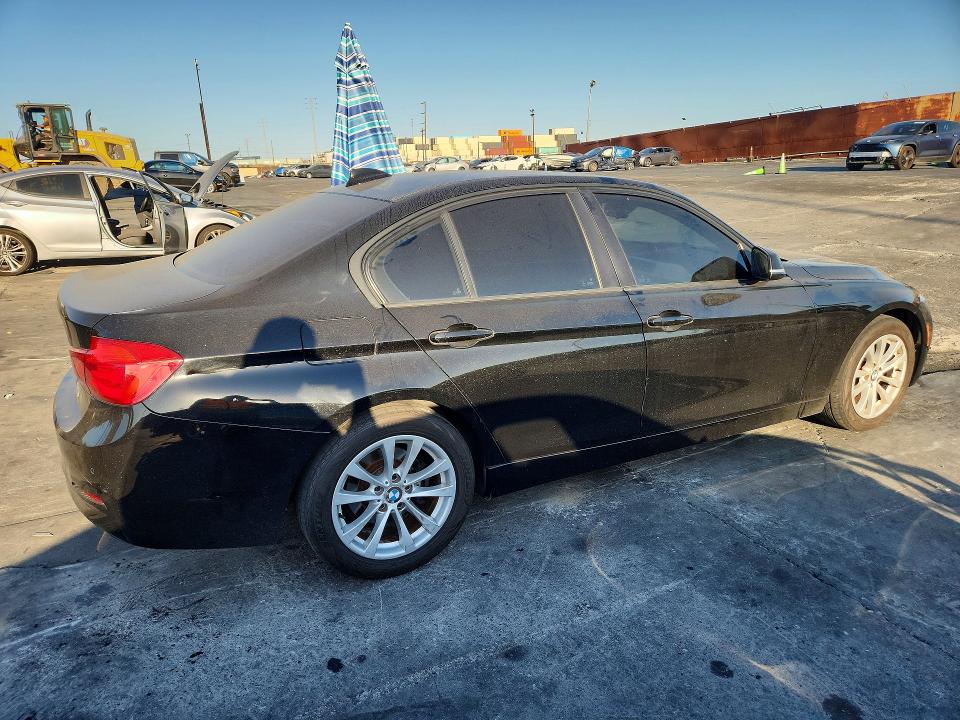 64302016 :رقم المزاد ، WBA8A9C54HK620181 vin ، 2017 Bmw 320 مزاد بيع