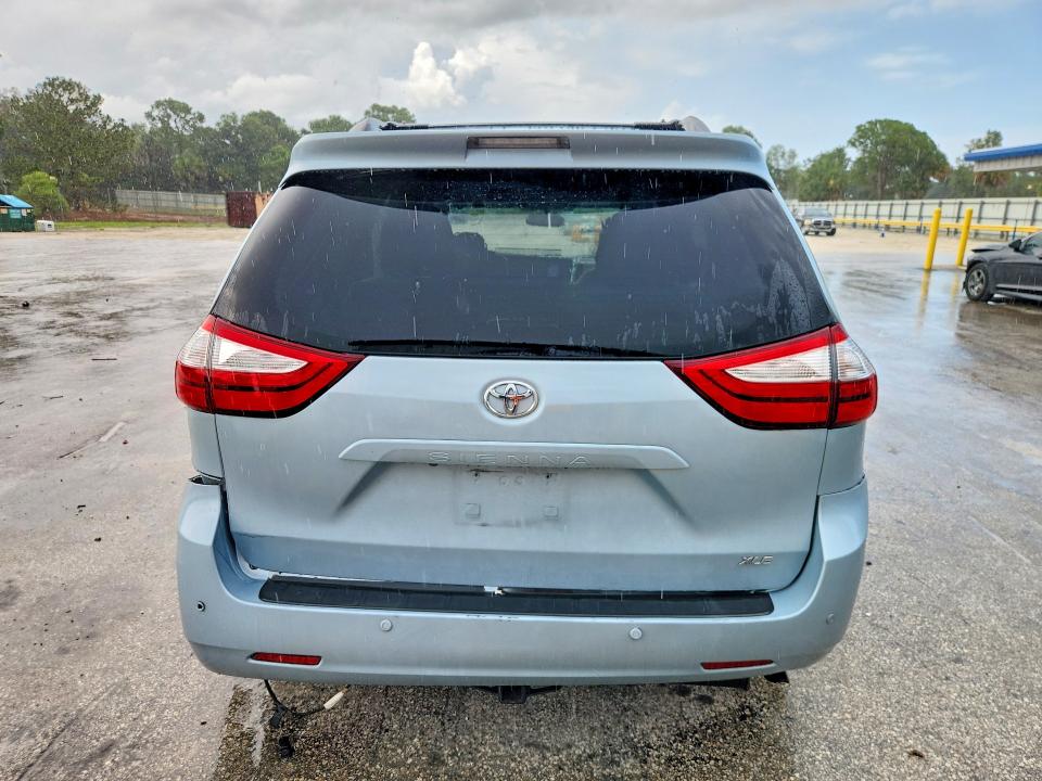 63673856 :رقم المزاد ، 5TDYK3DC0FS550906 vin ، 2015 Toyota Sienna مزاد بيع