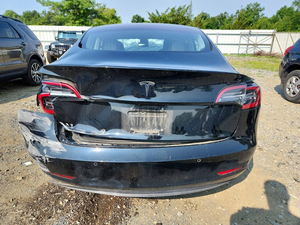 64360366 :رقم المزاد ، 5YJ3E1EA2JF025510 vin ، 2018 Tesla Model 3 مزاد بيع