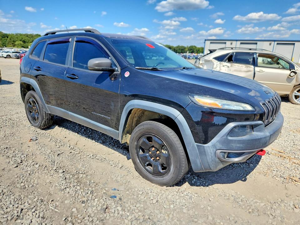 64317986 :رقم المزاد ، 1C4PJMBSXFW663437 vin ، 2015 Jeep Cherokee مزاد بيع