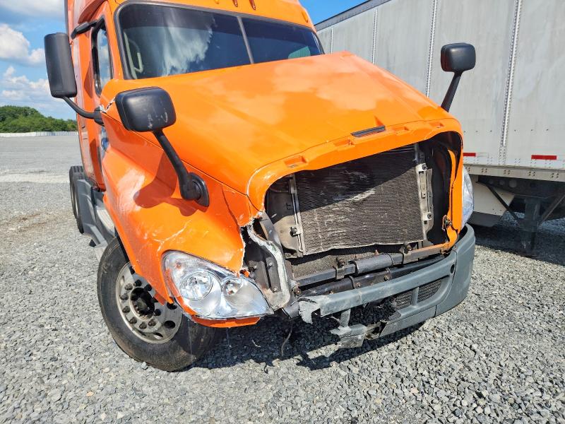 2014 Freightliner Cascadia მანქანა იყიდება აუქციონზე, vin: 1FUGGLD5XELFK3349, აუქციონის ნომერი: 64265986