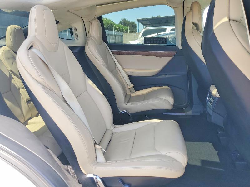 63718296 :رقم المزاد ، 5YJXCBE20HF059588 vin ، 2017 Tesla Model X مزاد بيع