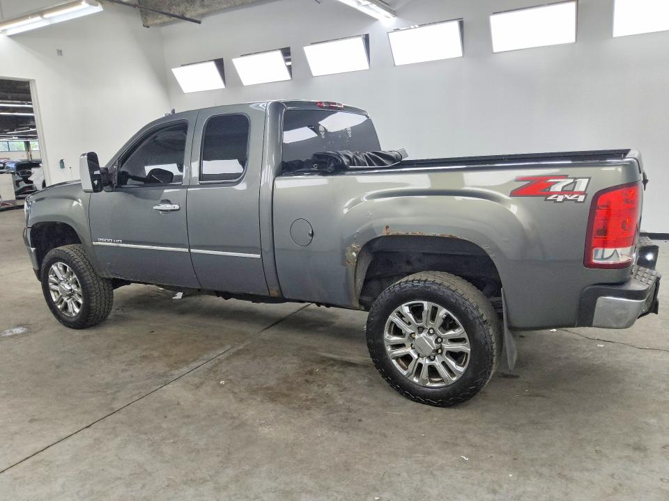 63696176 :رقم المزاد ، 1GT220C82BZ301923 vin ، 2011 Gmc Sierra مزاد بيع