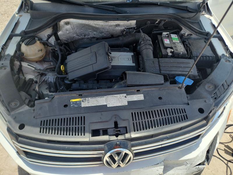 2015 Volkswagen Tiguan მანქანა იყიდება აუქციონზე, vin: WVGAV7AX1FW614549, აუქციონის ნომერი: 65304426