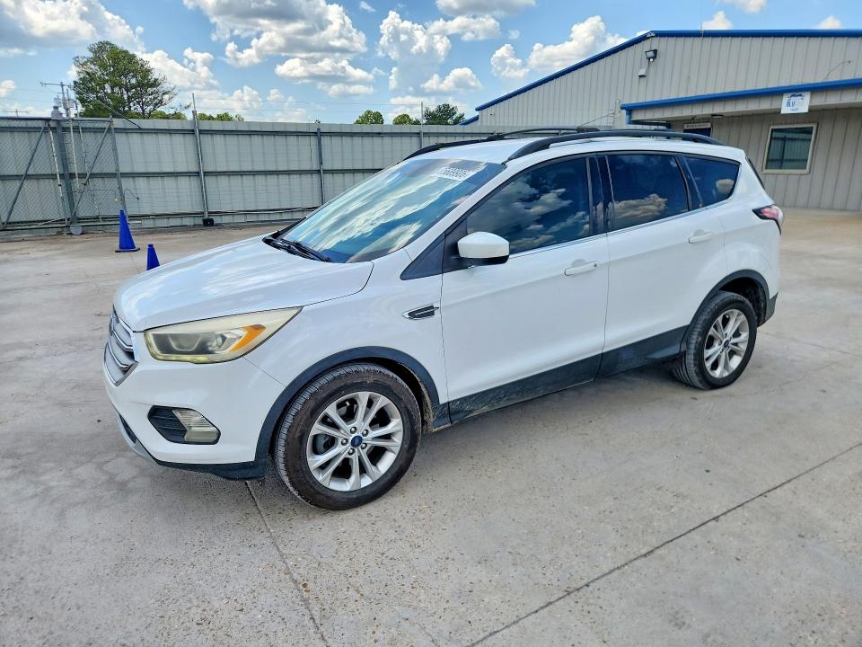65689906 :رقم المزاد ، 1FMCU0GD7HUE42803 vin ، 2017 Ford Escape مزاد بيع