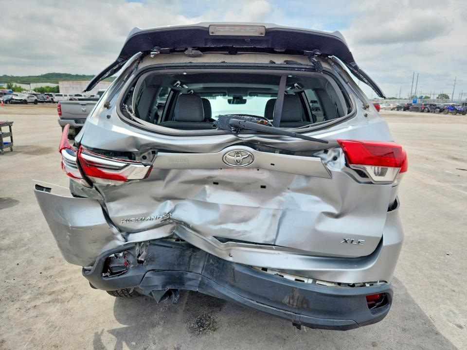 2019 Toyota Highlander მანქანა იყიდება აუქციონზე, vin: 5TDKZRFH2KS565138, აუქციონის ნომერი: 65176006