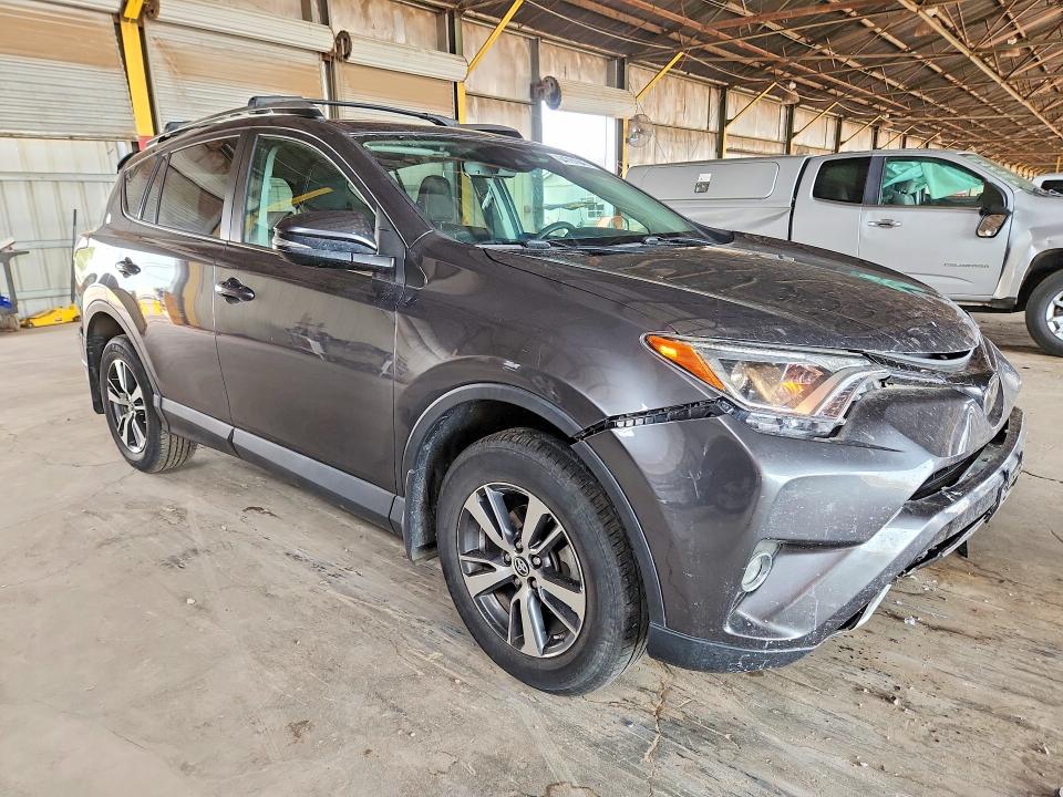 64781646 :رقم المزاد ، 2T3RFREV3JW719979 vin ، 2018 Toyota Rav4 مزاد بيع