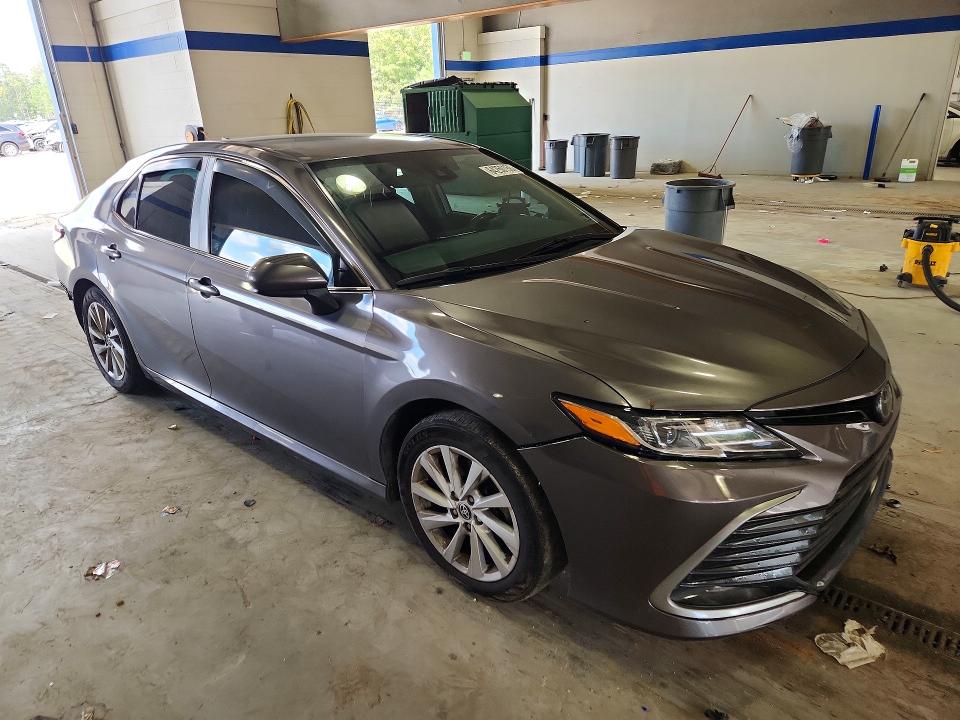 64250156 :رقم المزاد ، 4T1C11AK8PU090626 vin ، 2023 Toyota Camry مزاد بيع