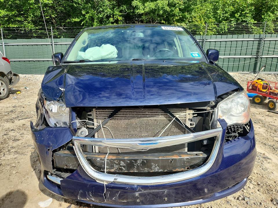 Продаж на аукціоні авто 2015 Chrysler Town & Country, vin: 2C4RC1BGXFR628242, номер лоту: 64104626