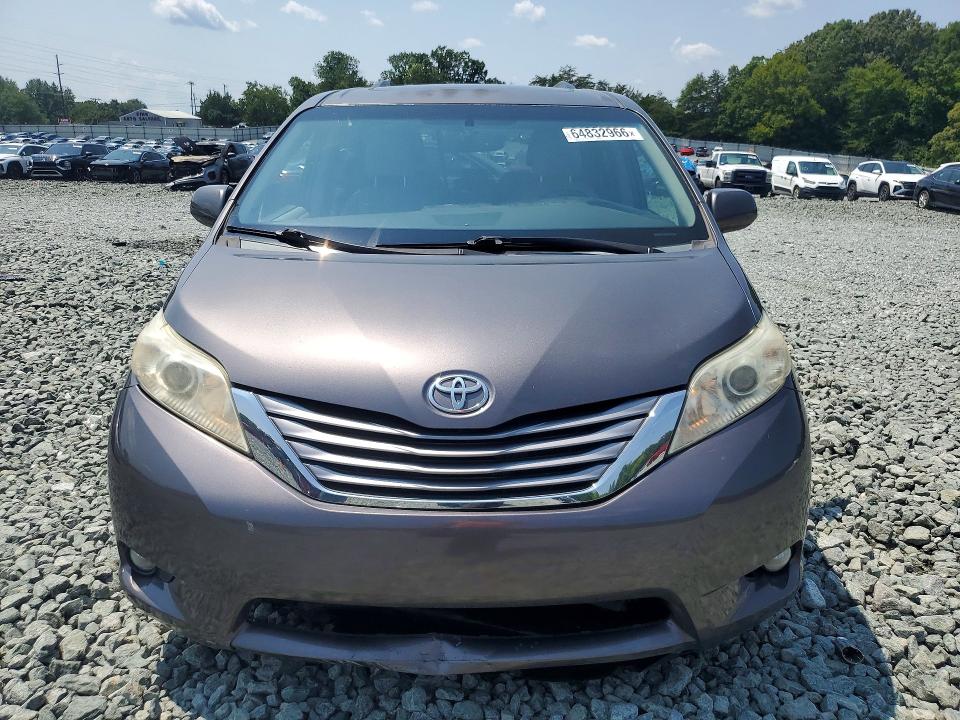 64832966 :رقم المزاد ، 5TDYK3DCXFS585243 vin ، 2015 Toyota Sienna مزاد بيع