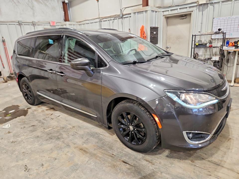 Продаж на аукціоні авто 2017 Chrysler Pacifica, vin: 2C4RC1BG8HR613838, номер лоту: 64582466
