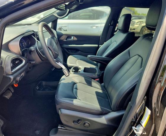 Auction sale of the 2025 Chrysler Pacifica, vin: 2C4RC1BG6SR546082, lot number: 66168466