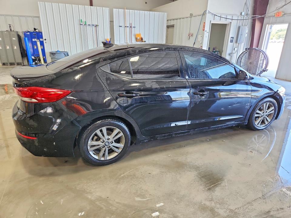 67105566 :رقم المزاد ، 5NPD84LF5JH321540 vin ، 2018 Hyundai Elantra مزاد بيع