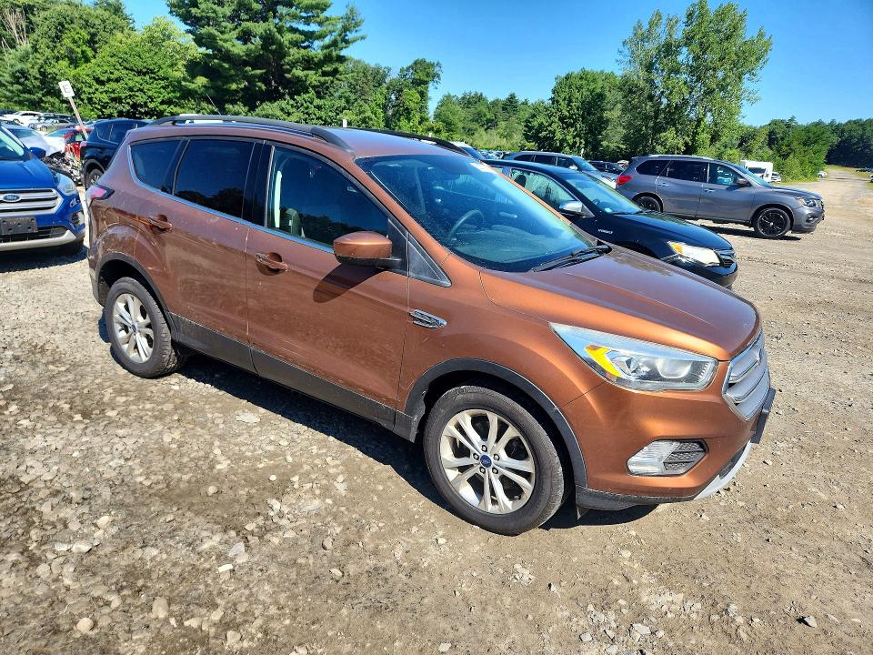 Продажа на аукционе авто 2017 Ford Escape, vin: 1FMCU9GD6HUC03831, номер лота: 62776866