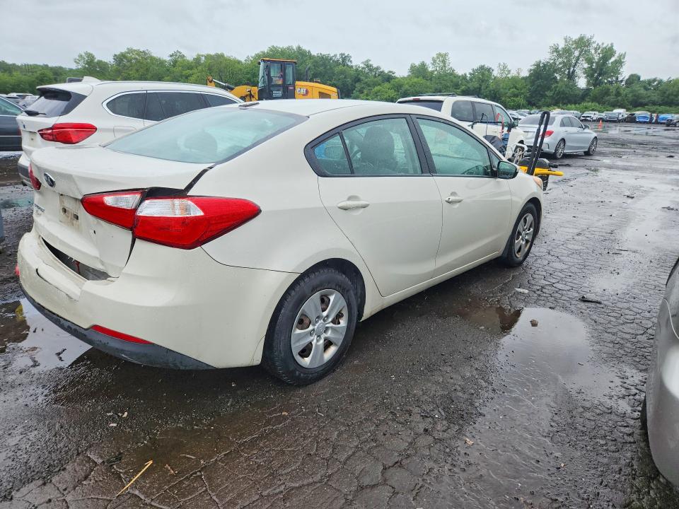 63564446 :رقم المزاد ، KNAFK4A62F5418678 vin ، 2015 Kia Forte مزاد بيع