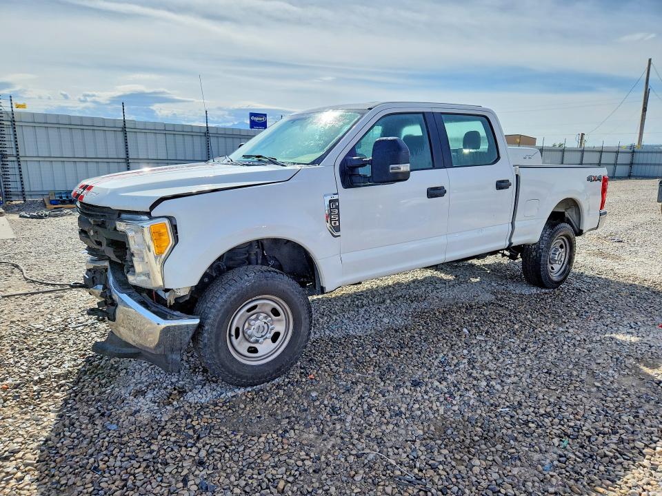 63581846 :رقم المزاد ، 1FT8W3B6XHEF24940 vin ، 2017 Ford F350 مزاد بيع