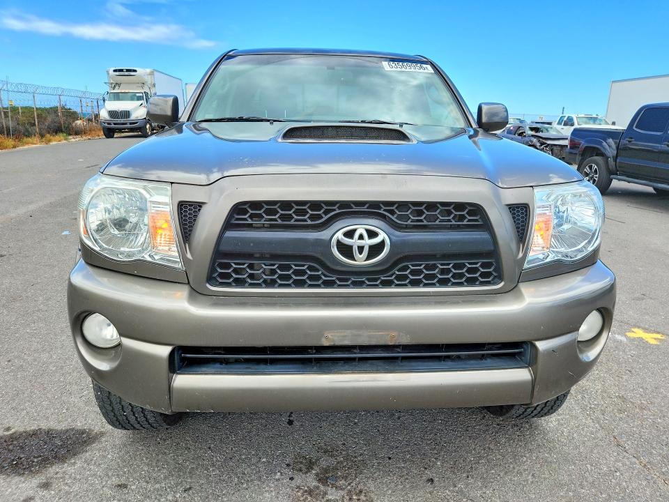 63569956 :رقم المزاد ، 3TMJU4GNXBM110345 vin ، 2011 Toyota Tacoma مزاد بيع