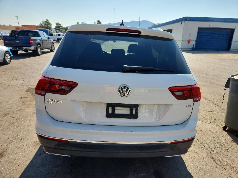 61451436 :رقم المزاد ، 3VV3B7AX2JM161851 vin ، 2018 Volkswagen Tiguan مزاد بيع