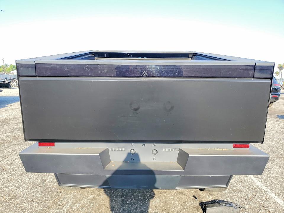 63774936 :رقم المزاد ، 7G2CEHED8RA040263 vin ، 2024 Tesla Cybertruck مزاد بيع