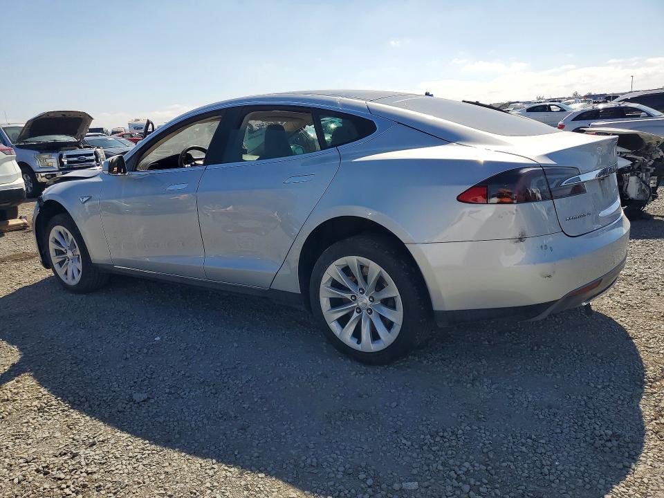 65037106 :رقم المزاد ، 5YJSA1H18EFP51512 vin ، 2014 Tesla Model S مزاد بيع