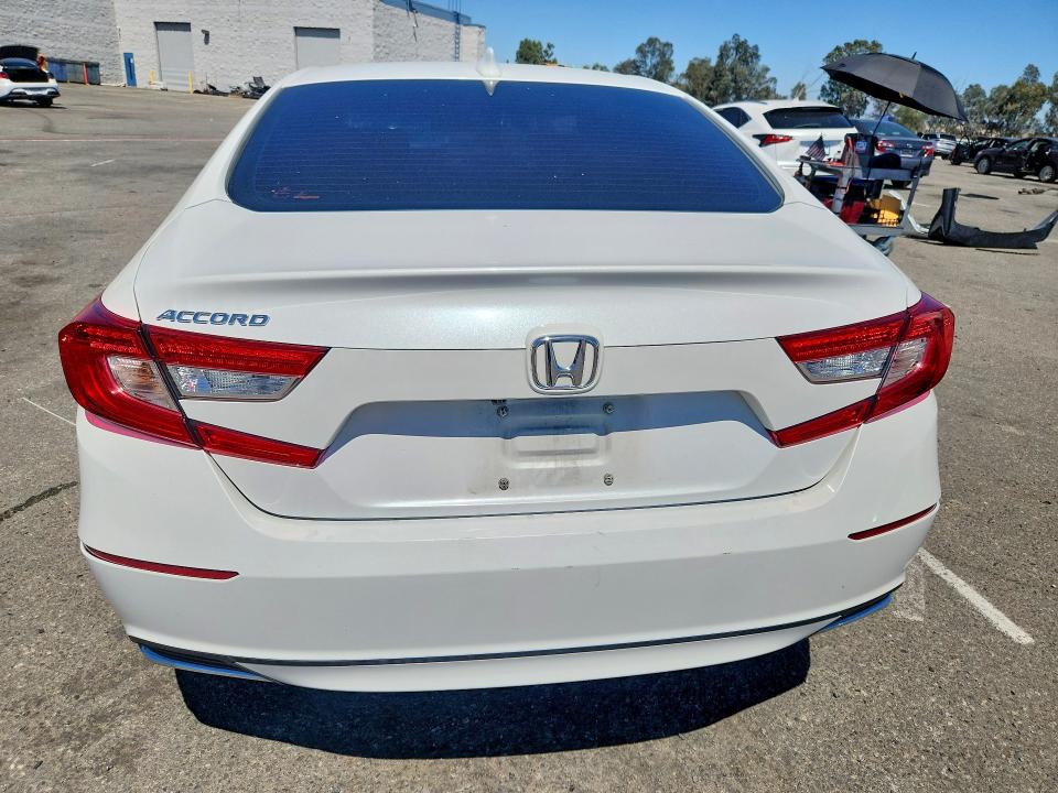 63437416 :رقم المزاد ، 1HGCV1F43JA120533 vin ، 2018 Honda Accord مزاد بيع