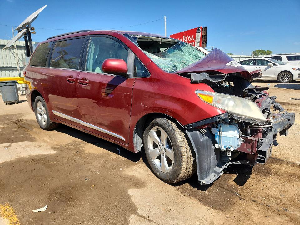 65588426 :رقم المزاد ، 5TDKZ3DC4HS896557 vin ، 2017 Toyota Sienna مزاد بيع