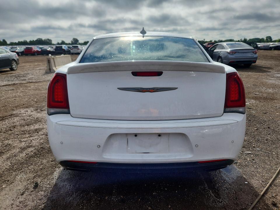 Продажа на аукционе авто 2018 Chrysler 300, vin: 2C3CCABT9JH302101, номер лота: 61903036