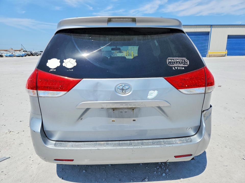 2011 Toyota Sienna მანქანა იყიდება აუქციონზე, vin: 5TDKK3DC8BS165805, აუქციონის ნომერი: 63889196