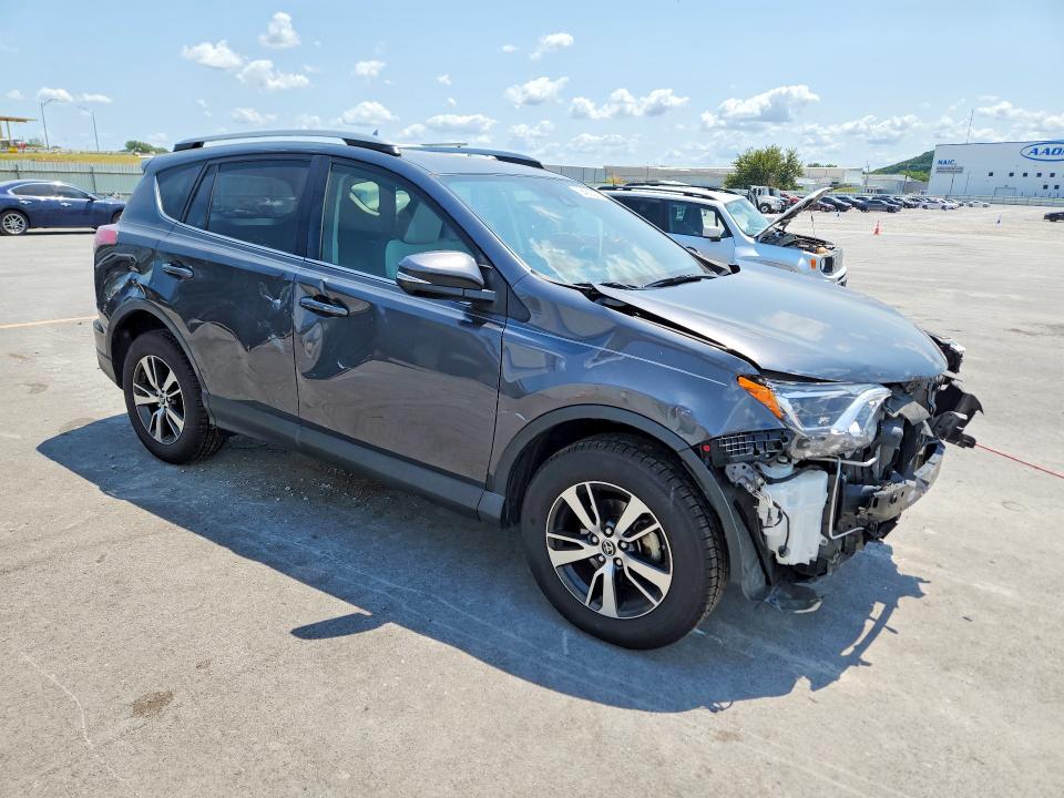 64502276 :رقم المزاد ، JTMRFREV7JD228151 vin ، 2018 Toyota Rav4 مزاد بيع