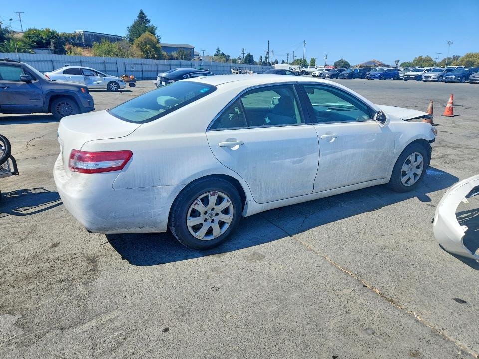 64496036 :رقم المزاد ، 4T4BF3EKXBR132974 vin ، 2011 Toyota Camry مزاد بيع