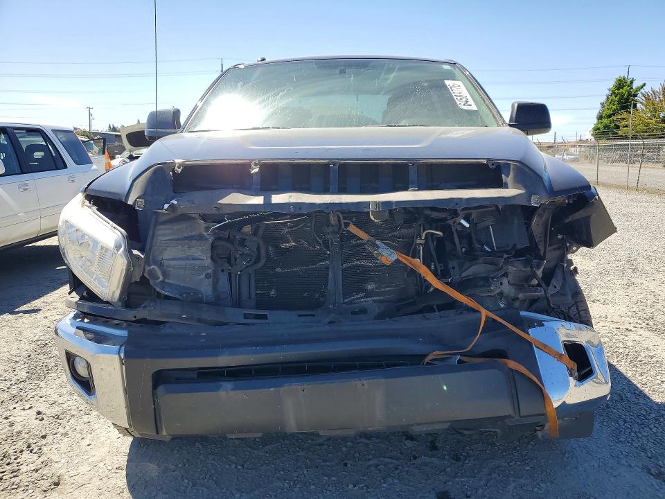 64589776 :رقم المزاد ، 5TFDY5F1XHX601961 vin ، 2017 Toyota Tundra مزاد بيع