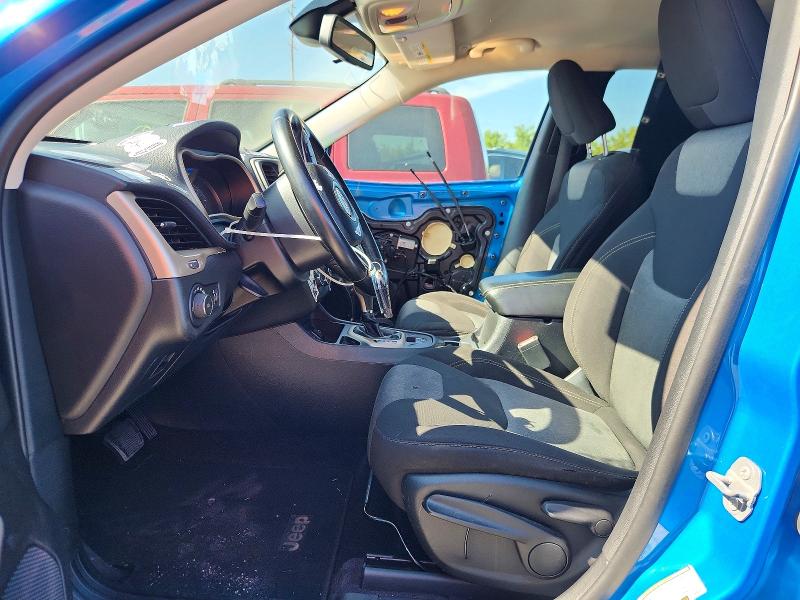 64559786 :رقم المزاد ، 1C4PJLCB0JD590267 vin ، 2018 Jeep Cherokee مزاد بيع