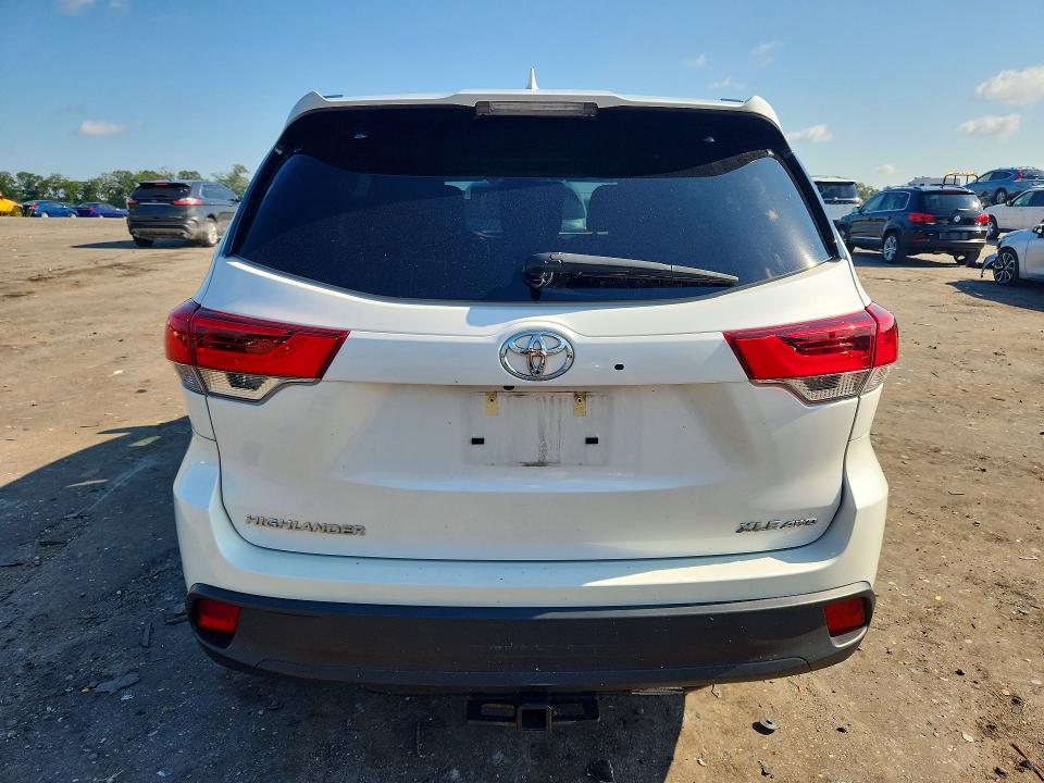Продажа на аукционе авто 2019 Toyota Highlander, vin: 5TDJZRFH2KS595476, номер лота: 63473666