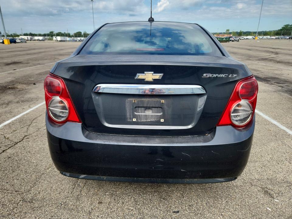63996976 :رقم المزاد ، 1G1JC5SH0F4111315 vin ، 2015 Chevrolet Sonic مزاد بيع