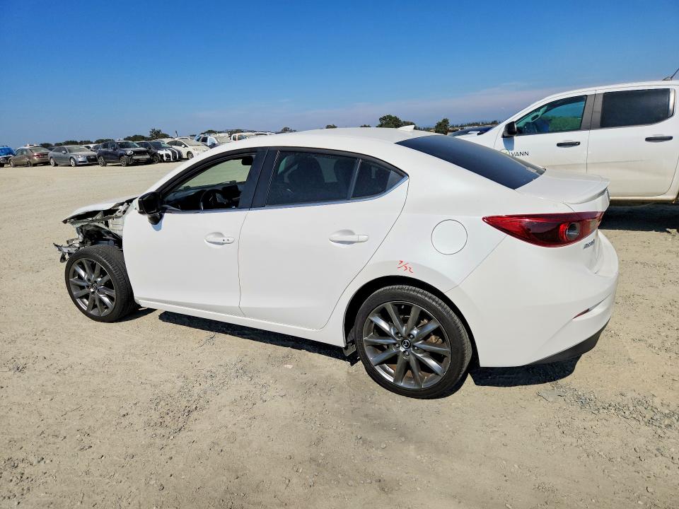 Продажа на аукционе авто 2018 Mazda 3, vin: 3MZBN1W35JM240982, номер лота: 64611476