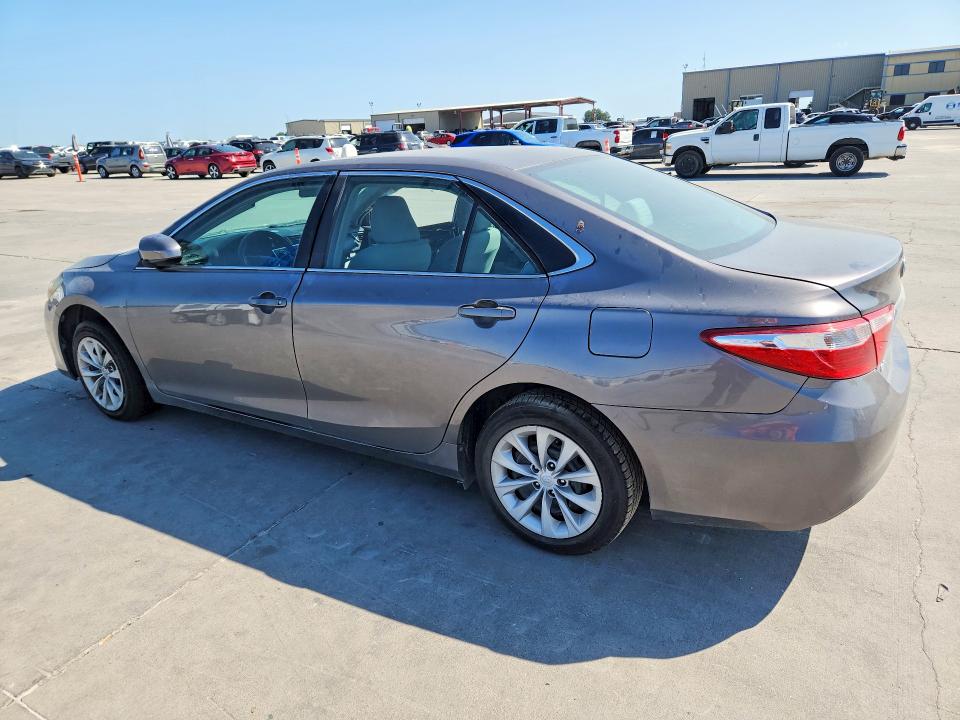 64559476 :رقم المزاد ، 4T1BF1FK2FU972427 vin ، 2015 Toyota Camry مزاد بيع