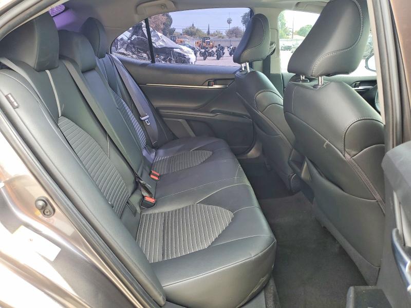 66929896 :رقم المزاد ، 4T1B11HK4JU081320 vin ، 2018 Toyota Camry مزاد بيع