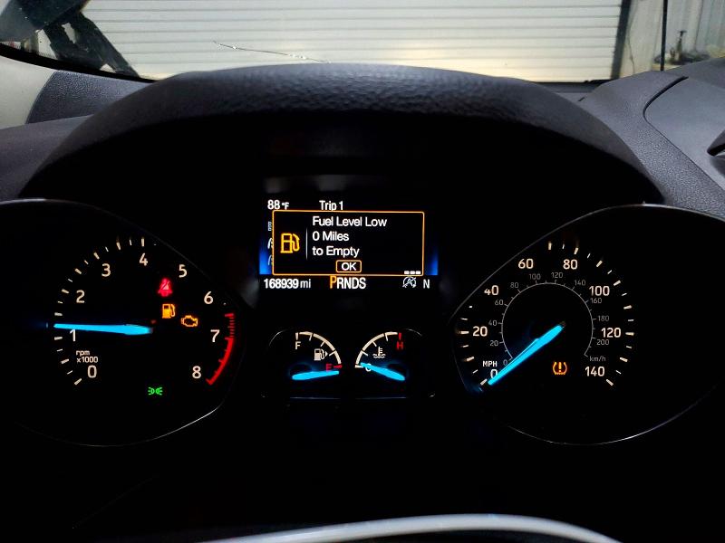 2017 Ford Escape მანქანა იყიდება აუქციონზე, vin: 1FMCU9J92HUE61705, აუქციონის ნომერი: 63694886