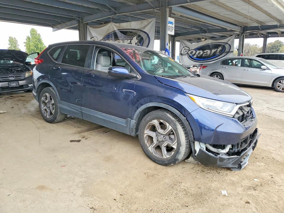 64486886 :رقم المزاد ، 7FARW1H80JE028572 vin ، 2018 Honda Cr-v مزاد بيع
